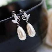 Wedding Jewelry Wedding Earrings Bridal Earrings Bridesmaid Earrings cubic zirconia flower ear posts with Cream Swarovski Pearl Tear drops